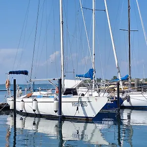  Botel House Boat